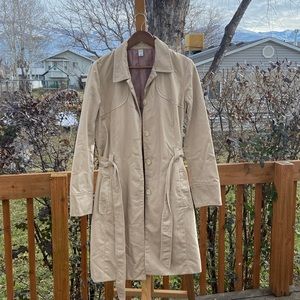 Women’s Large Old Navy Trench Coat.